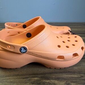 Crocs women’s 8  Peach Clogs